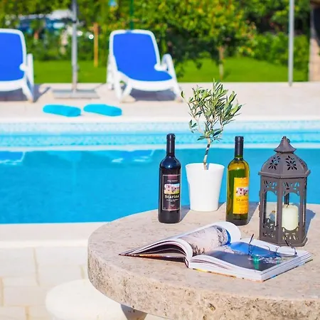 Sleeps 8 Pool Air Con Wifi Βίλα *