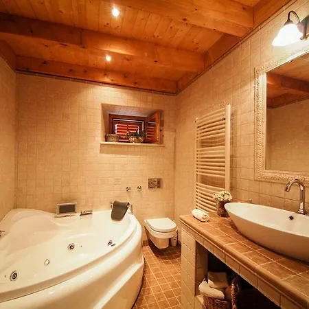Sleeps 8 Pool Air Con Wifi 别墅 Mitrovici