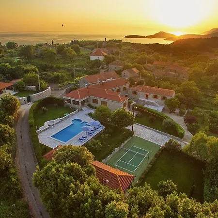 Sleeps 8 Pool Air Con Wifi 别墅 Mitrovici